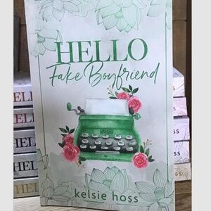 Hello Fake Boyfriend -- Kelsie Hoss Paperback